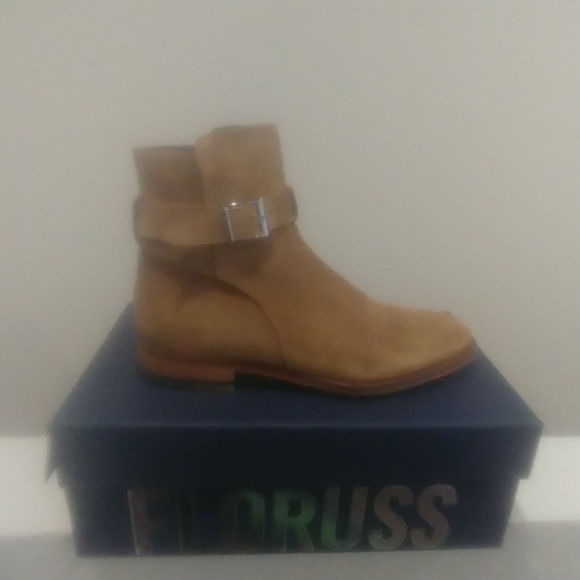Chelsea Boots by Ankari Floruss - Picture 2 of 7